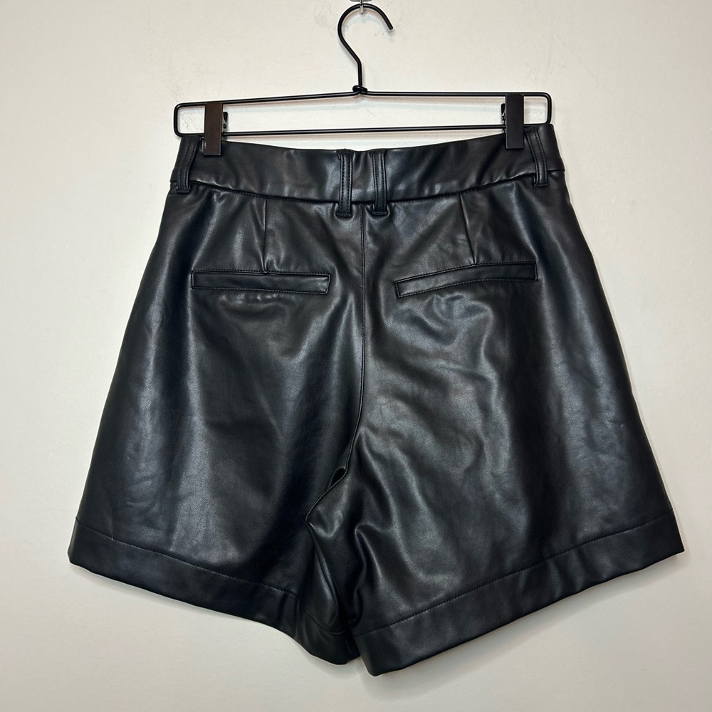 Abercrombie & Fitch Vegan Leather Tailored High Rise Shorts Black Size S - Picture 4 of 6
